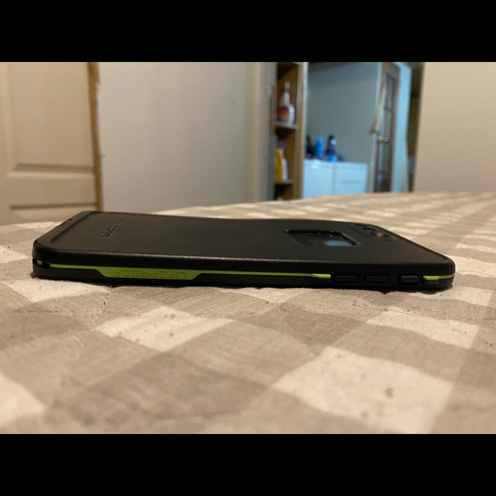 7 * LifeProof Case - Picture 2 of 3
